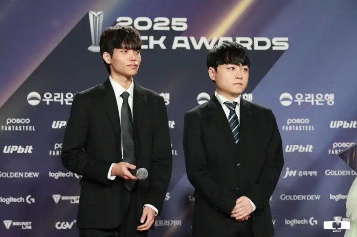 DK分享ShowMaker、Siwoo LCK颁奖典礼返图：这一年结束了